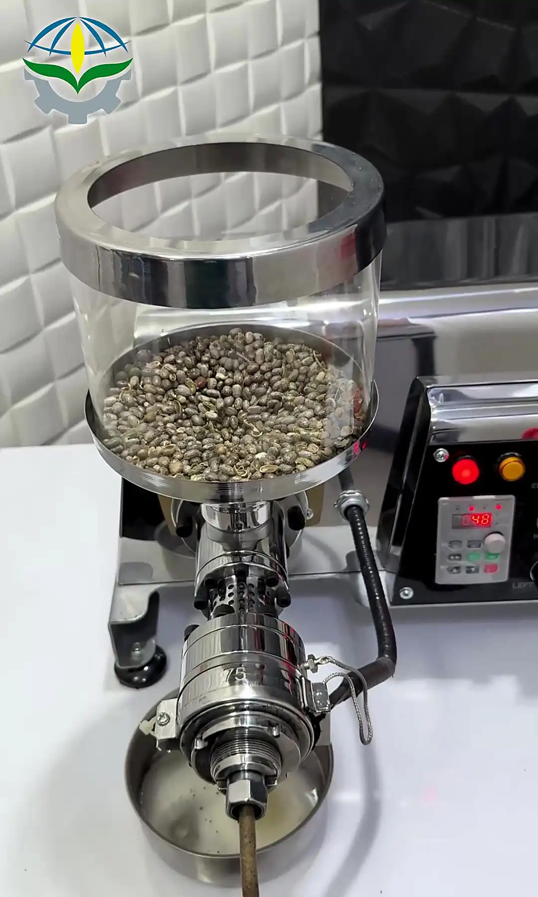 گرفتن روغن سیاه دانه با دستگاه روغن گیر خانگی به روش پرس سرد
